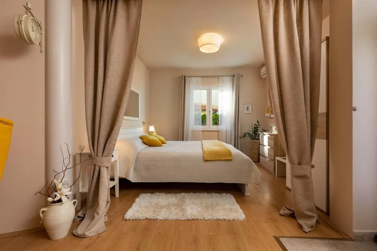 Apartments Javor Rovinj 0*,